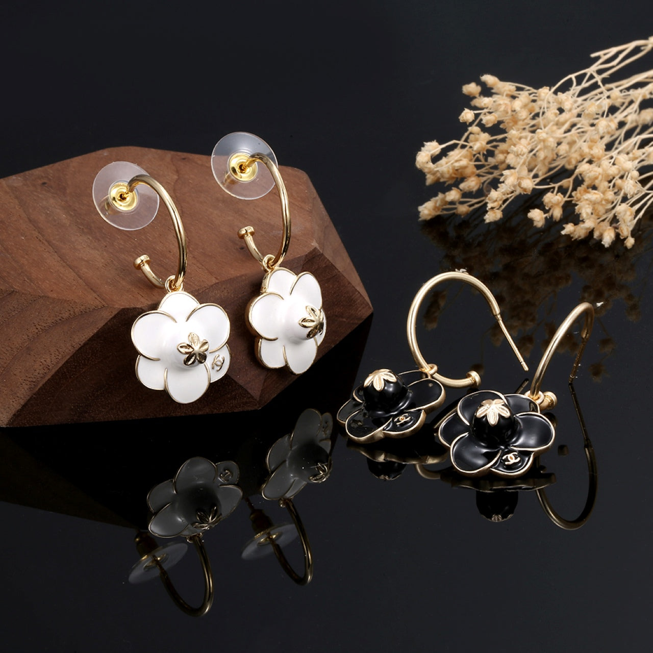 18K  Chanel Flower Earrings