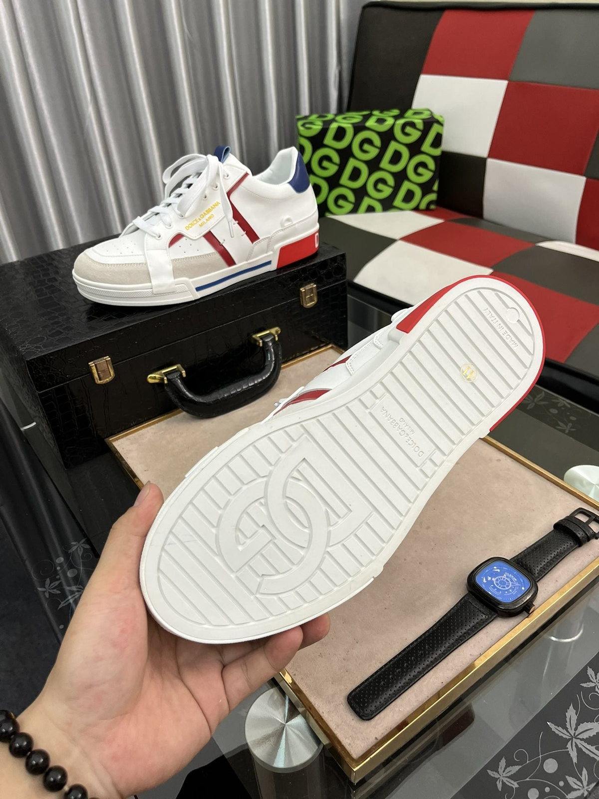 Men's White Low-Top Sneakers with Red and Navy Accents — detail