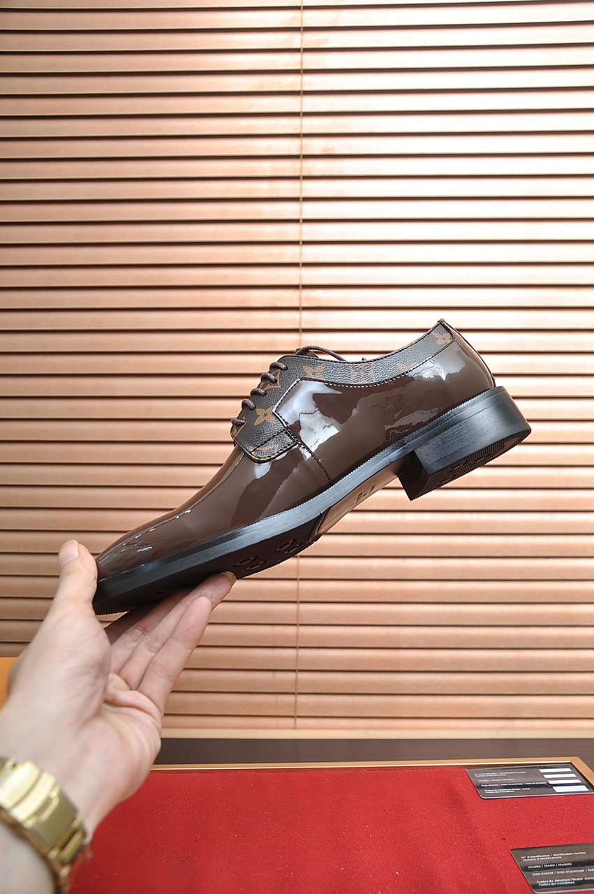 Louis Vuitton Patterned-Trim Lace-Up Dress Shoes — model