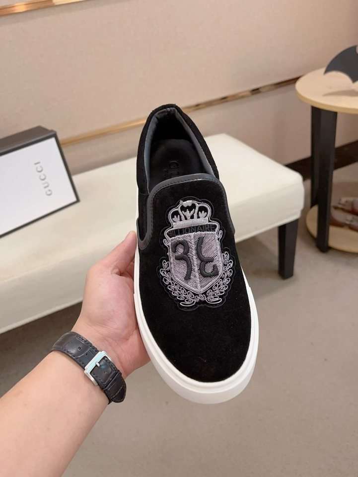 Gucci Crest Slip-On Shoes — front
