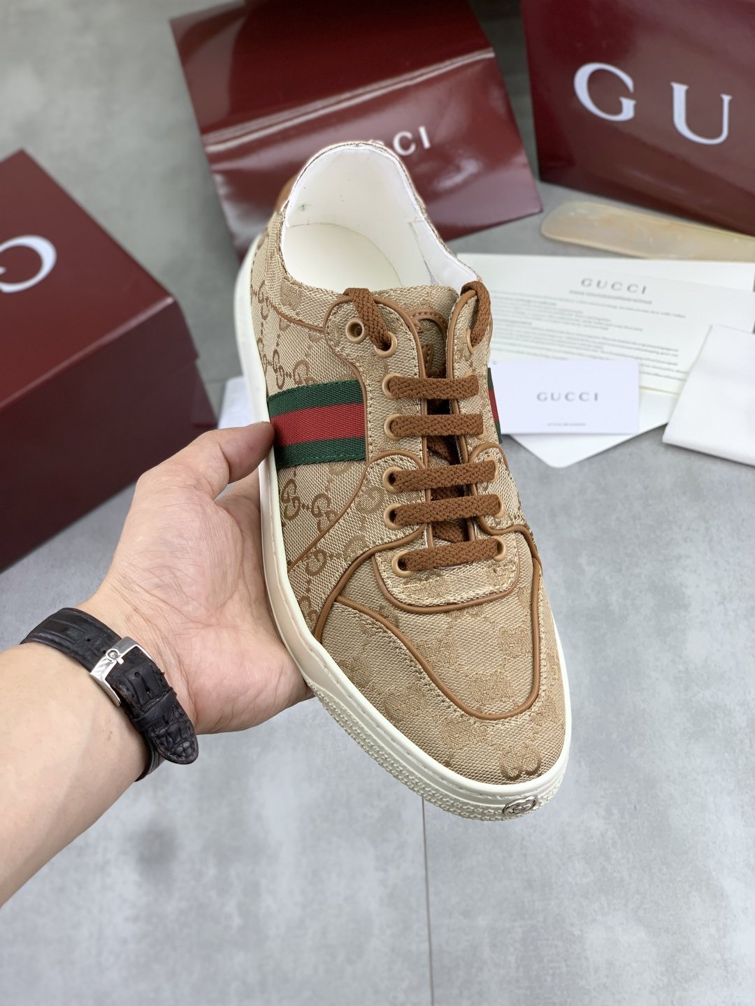 Gucci Low-Top Sneakers with Green and Red Side Stripes — front