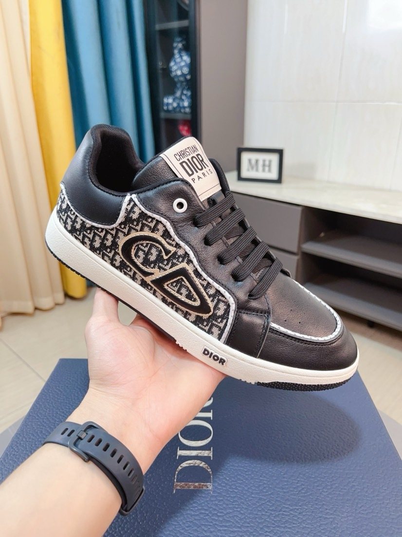 Dior Men's Patterned Panel Low-Top Sneakers — model