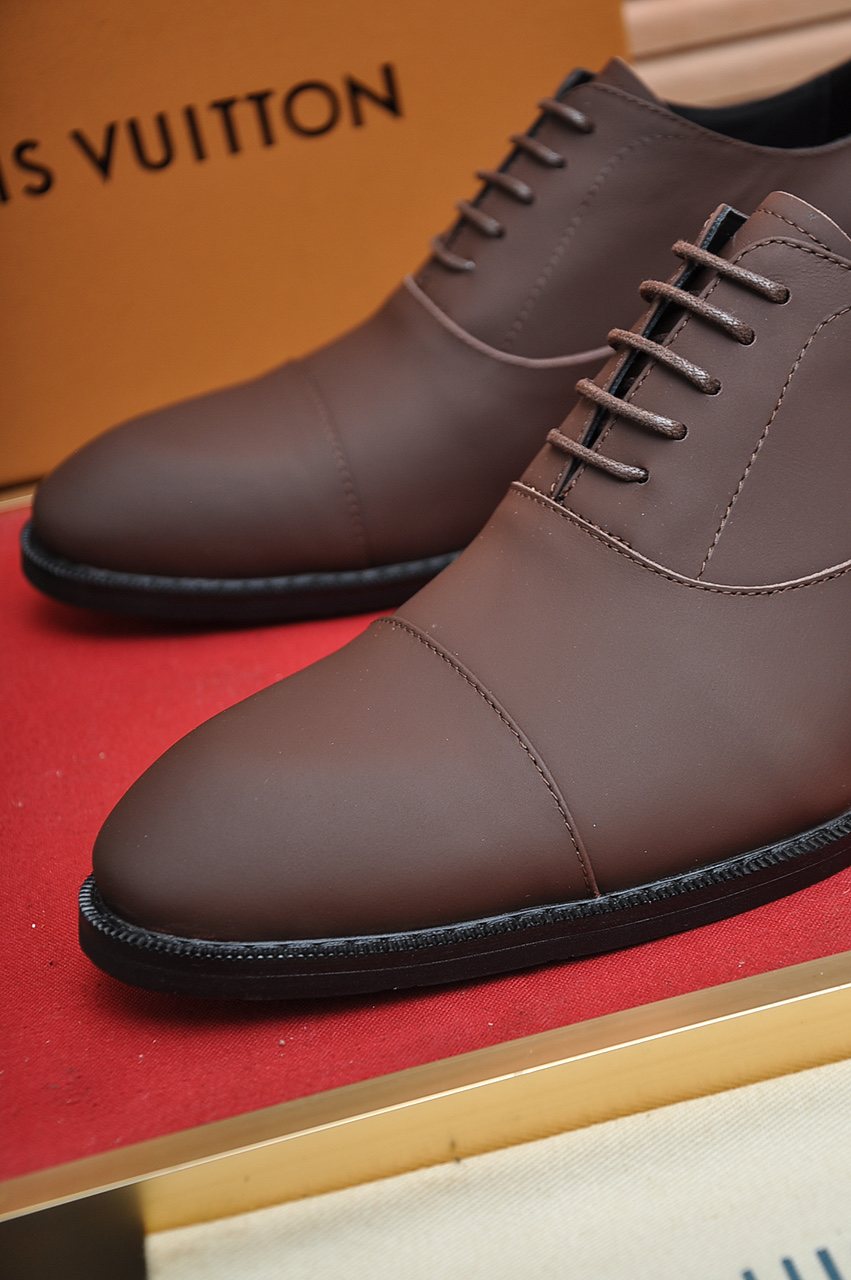 Louis Vuitton Cap-Toe Lace-Up Dress Shoes — detail