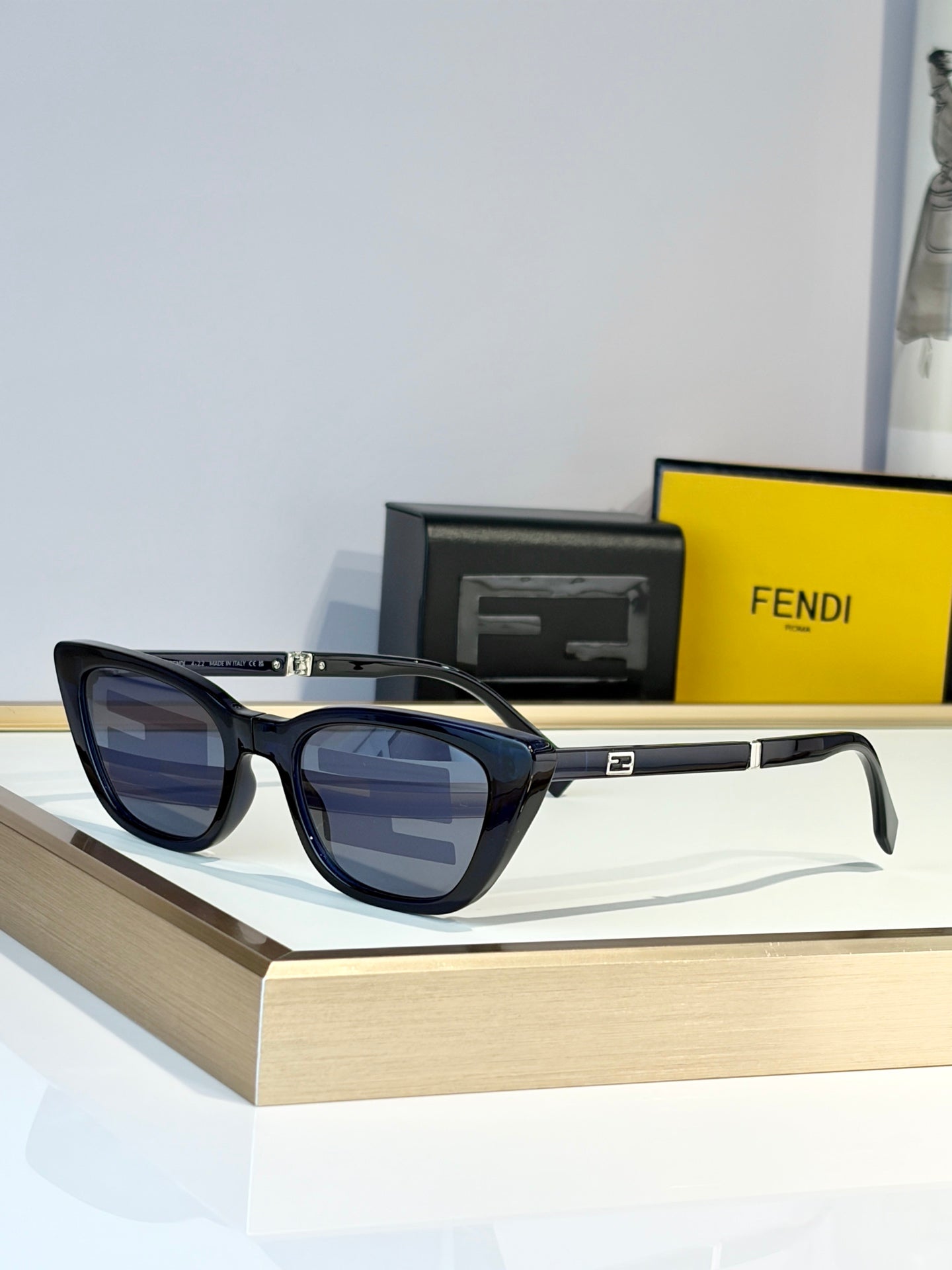FENDI Sunglasses-FE40089I